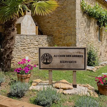 Au Coin Des Arbres -